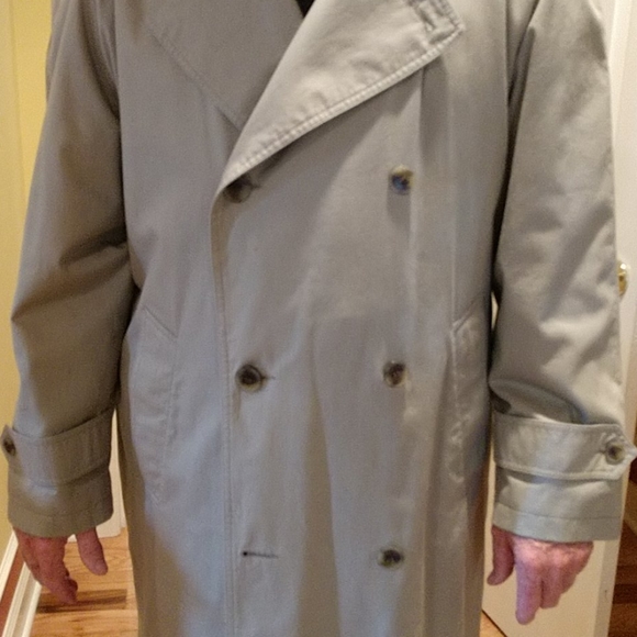 Roundtree and York Trenchcoat - Picture 2 of 10